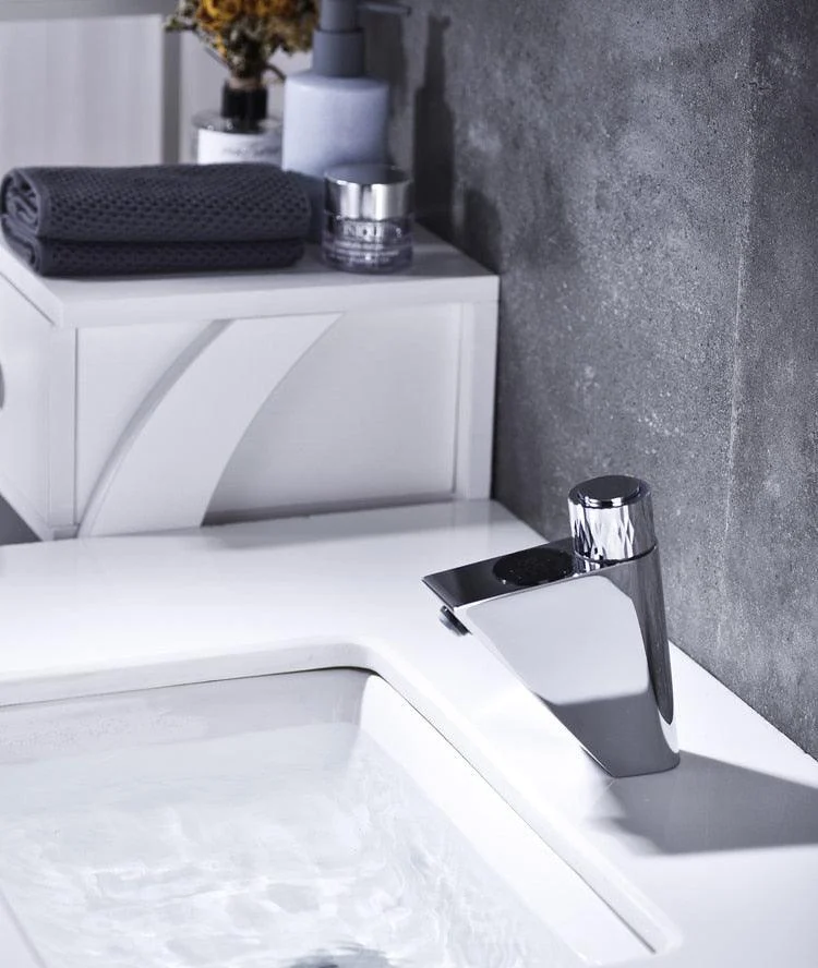 LED Digital Display Bathroom Tap with Memory Constant Temperature Button -Bathlova