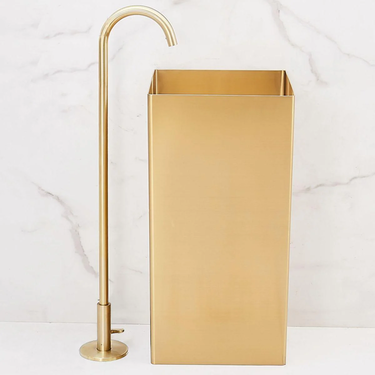 Contemporary Brass Freestanding Bathtub Tap High Arc Bathtub Tap -Bathlova