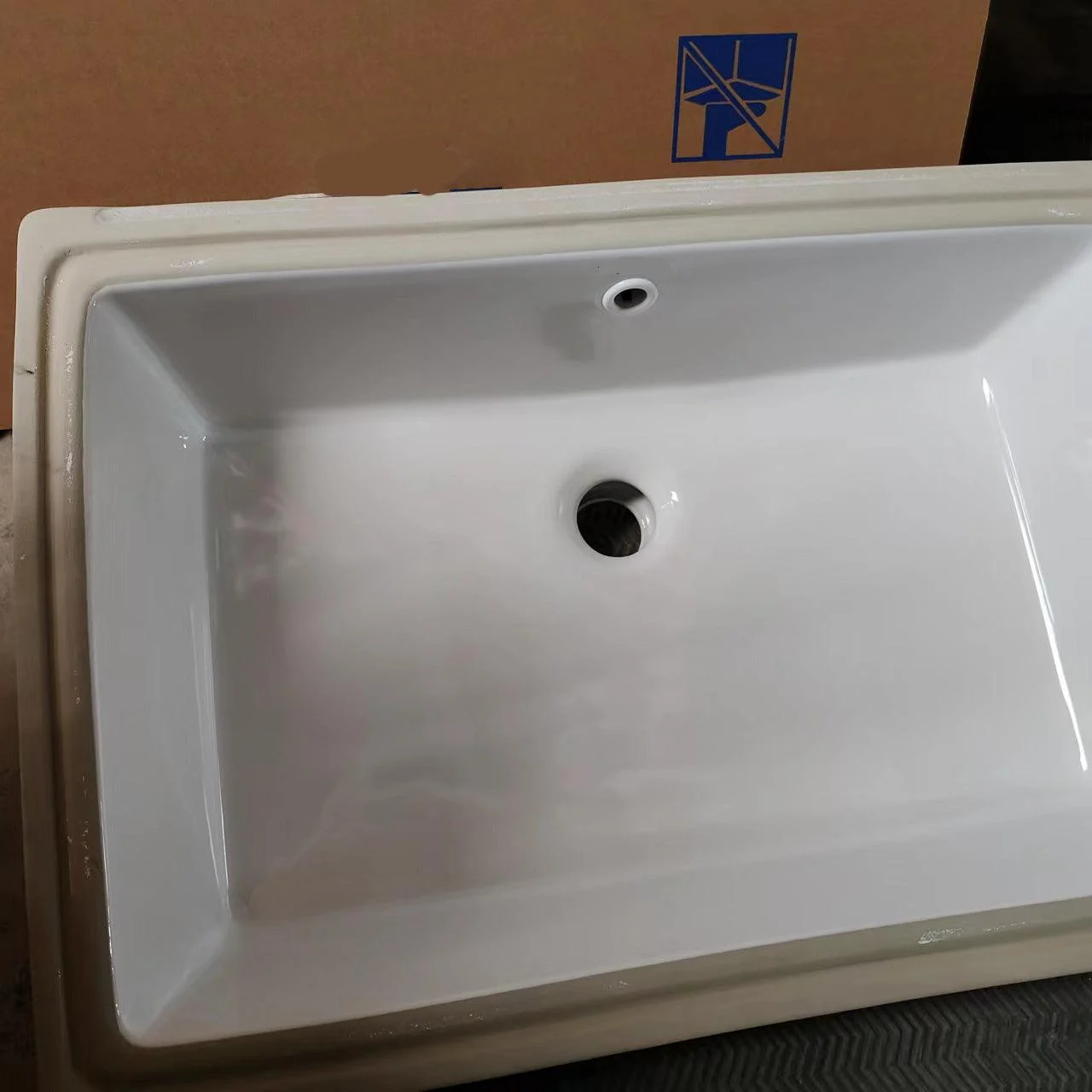 Traditional Undermount Bathroom Sink Porcelain with Overflow Basin Sink(Without Tap) -Bathlova